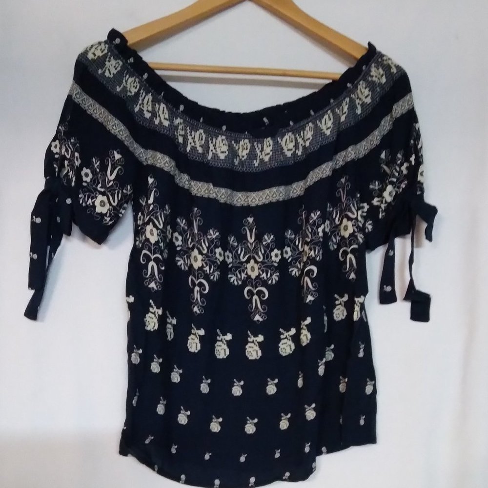 Ladies Top Navy Cream S Bow Closure on short sleeve